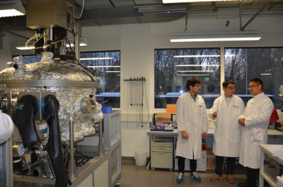 参观磁控溅射设备