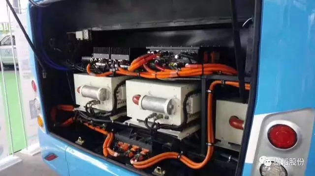 雄韬集团&五洲龙-氢燃料电池通勤车正式发布！续航达430KM