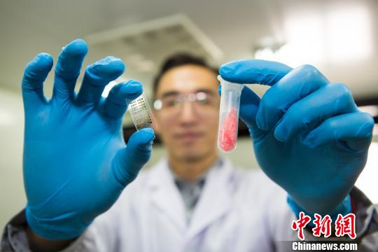 中国发现新型发电材料：未来可用衣服给手机充电