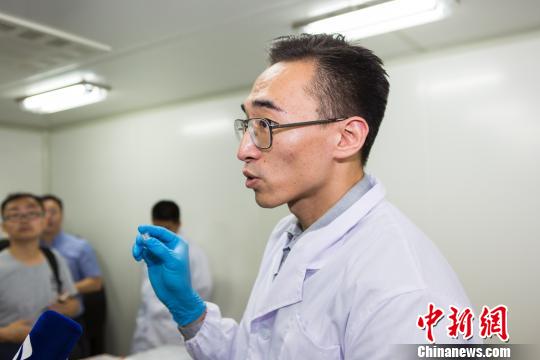 中国发现新型发电材料：未来可用衣服给手机充电