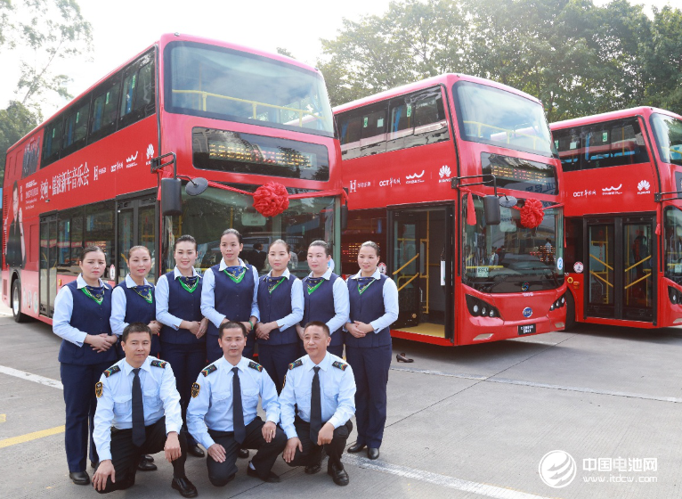 服务深圳市民的比亚迪纯电动双层巴士