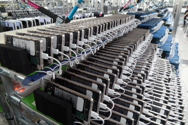 正在检测中的Galaxy Note7电池