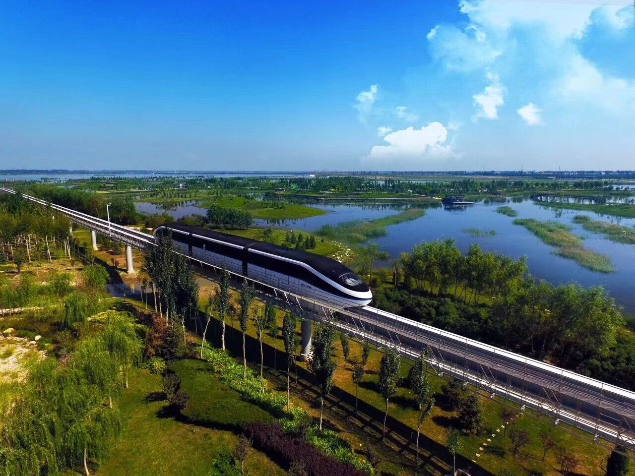 比亚迪：中国首条自主知识产权云轨商业运营在银川正式通车