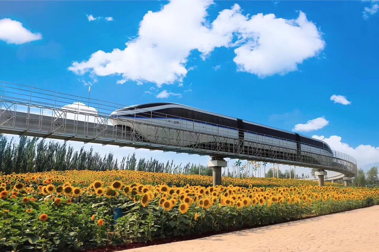 比亚迪：中国首条自主知识产权云轨商业运营在银川正式通车