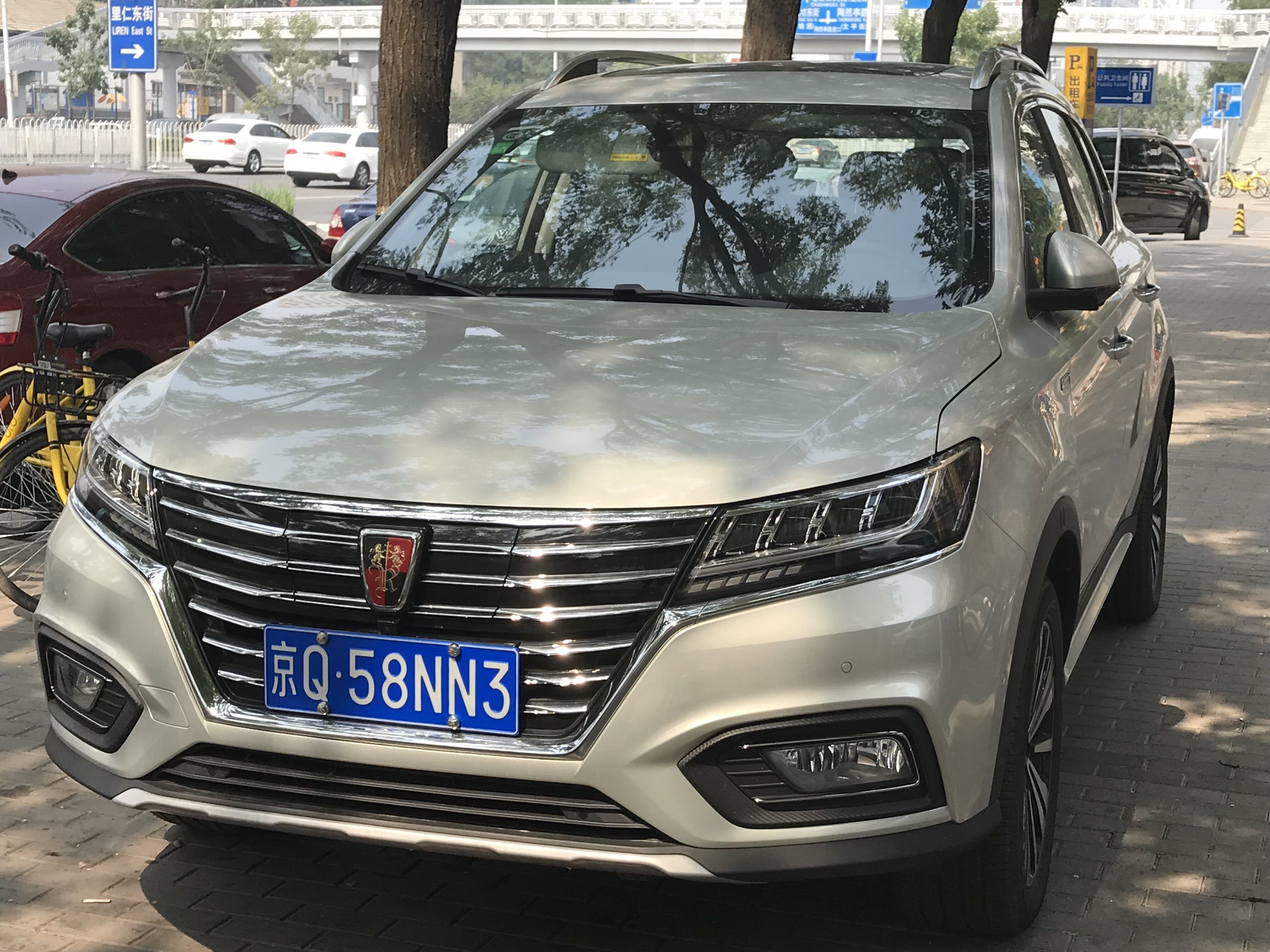 上汽荣威ERX5纯电动SUV