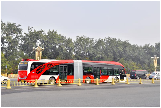 献礼十九大 银隆新能源18米纯电动BRT在北京上线运营