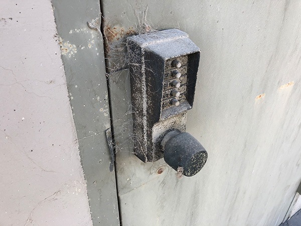 探访贾跃亭美国造车工厂:没有任何生产设备 仅一名员工打卡 探访贾跃亭美国造车工厂:没有任何生产设备 仅一名员工打卡