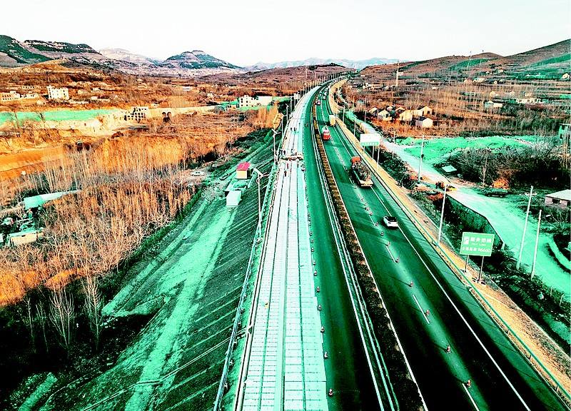 新媒关注全球首段光伏高速公路济南通车：经济效益非常可观