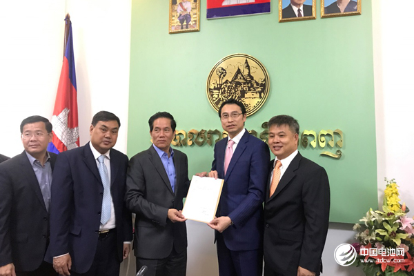 比亚迪与金边市政府签署云轨合作协议