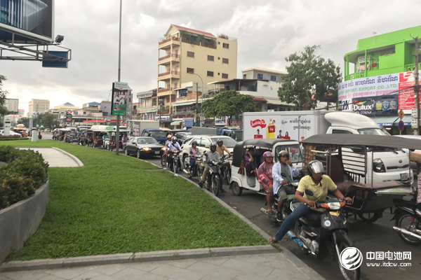 柬埔寨金边交通频频拥堵