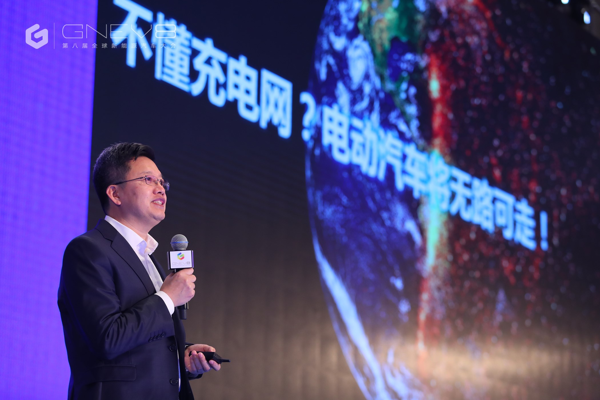 不建充电网 电动汽车将无路可走.jpg