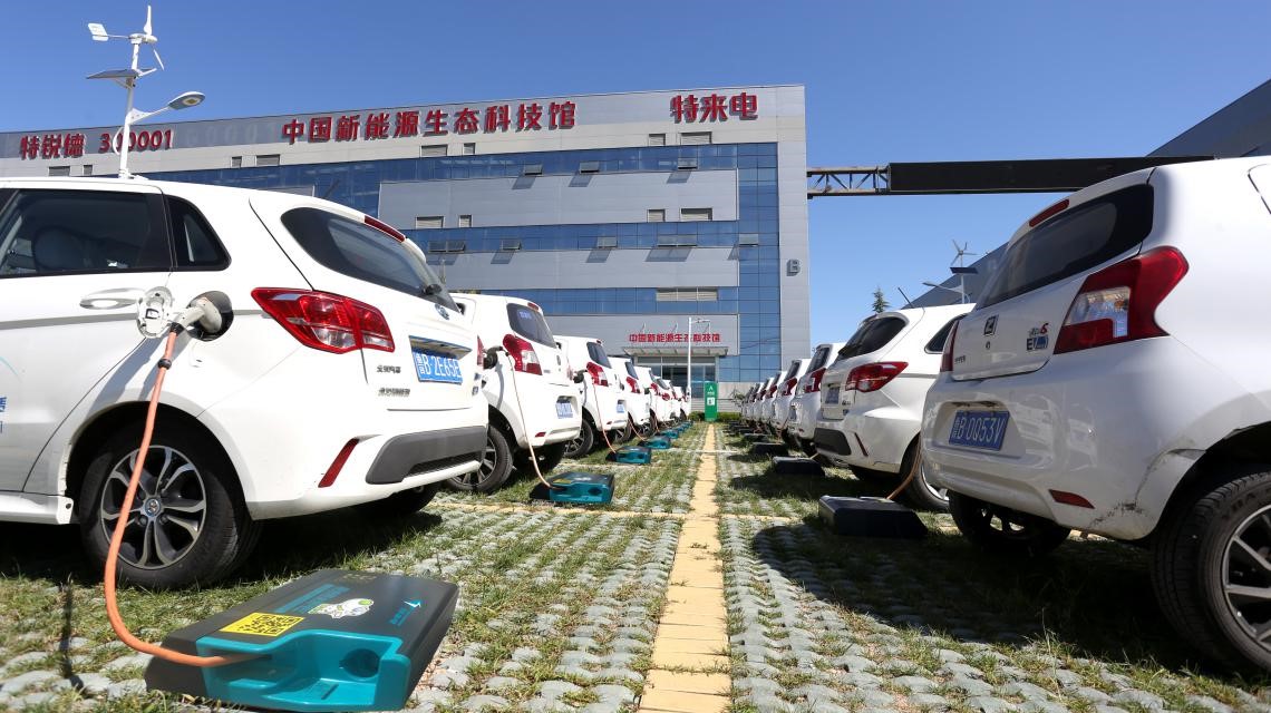 不建充电网 电动汽车将无路可走.jpg