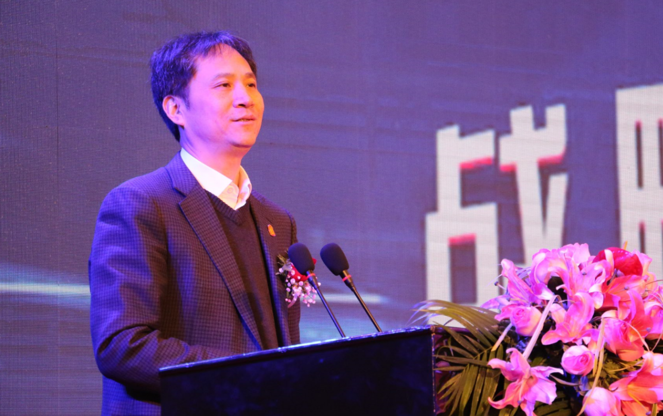 容百控股董事长白厚善