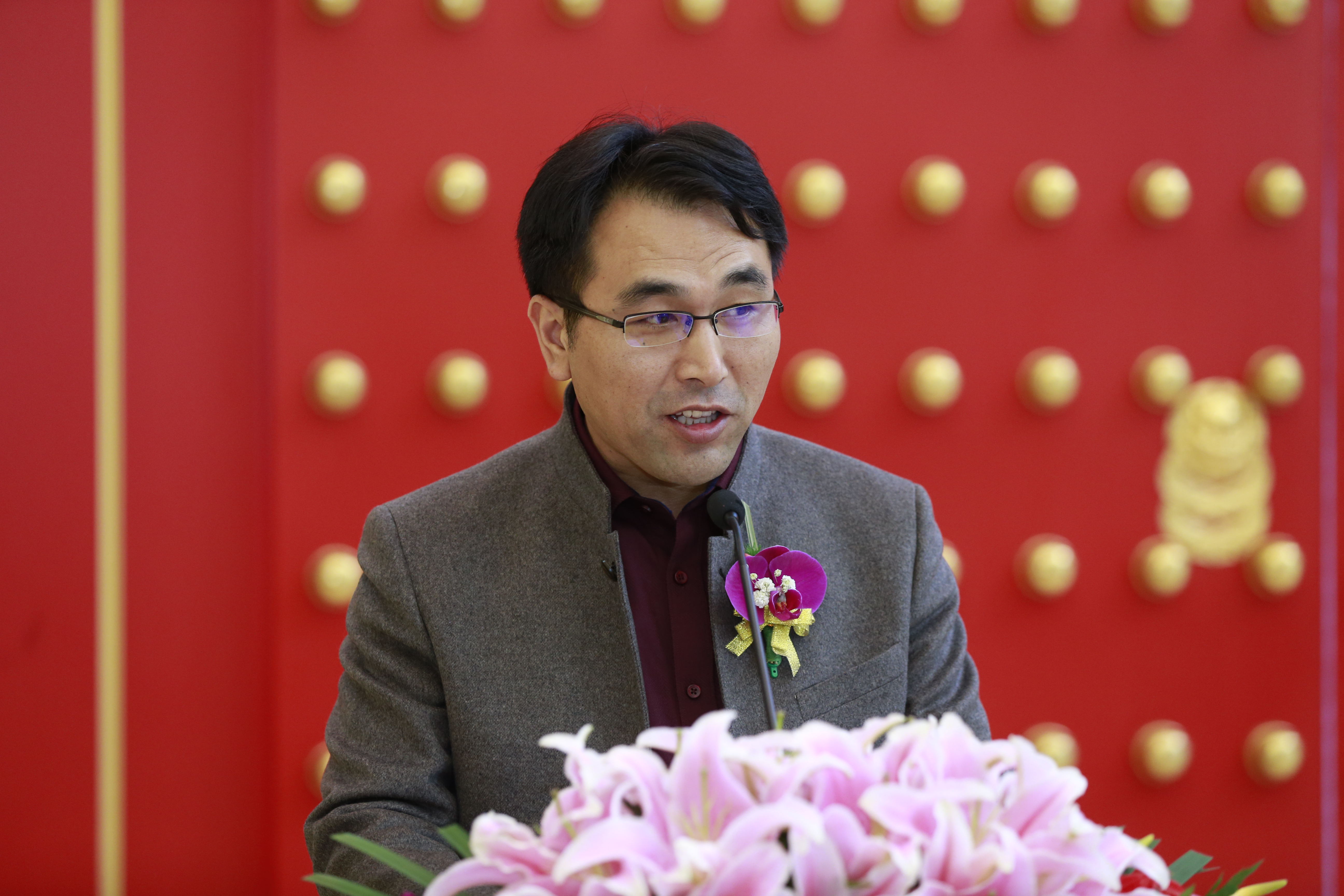 值此新春佳节来临之际，我代表天力锂能恭祝业界各位同仁在新的一年里，事业有成，阖家欢乐，身体健康，万事如意！向关心支持新能源事业的各位同仁致以崇高的敬意。