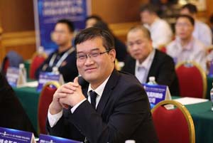 博睿斯重工黄刚强：祝大家新年愉快 万事如意！