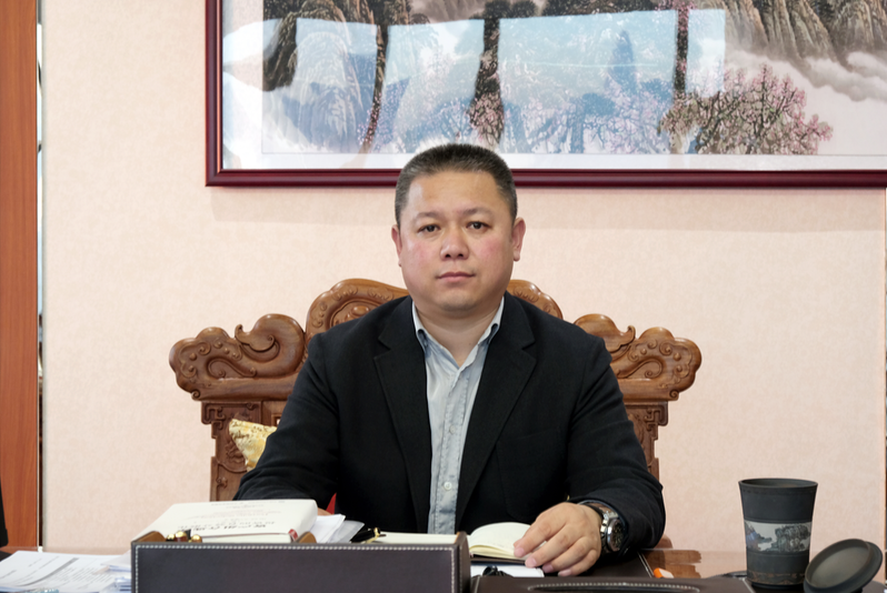 4.png 吉林省金冠电气股份有限公司 董事长 徐海江