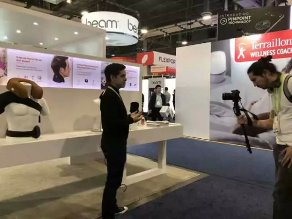 深圳烯旺石墨烯点亮美国CES展  发热服亮相冬奥会