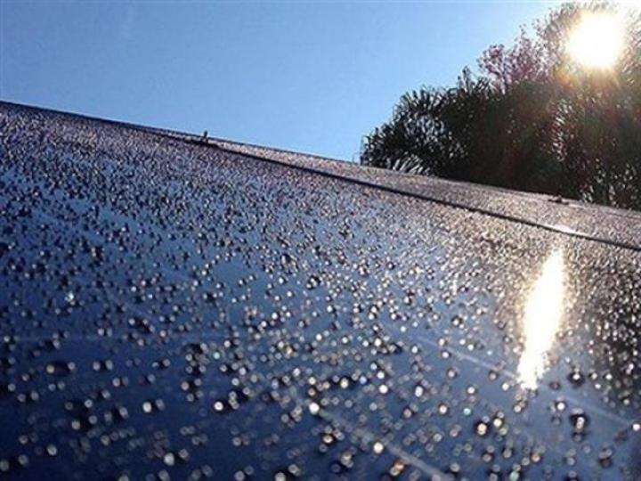 利用“摩擦纳米发电机” 太阳能电池雨天也能发电