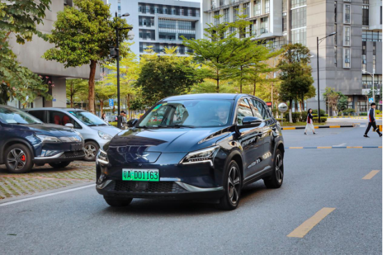 小鹏汽车第一张新能源车专用号牌诞生 今年将面向市场量产G3