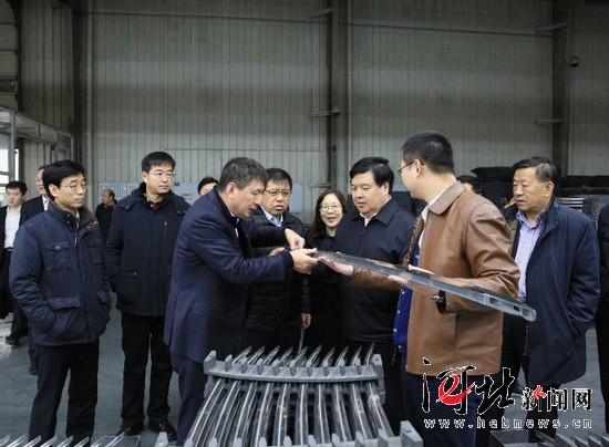 双方代表参观北京威卡威汽车零部件股份有限公司生产车间