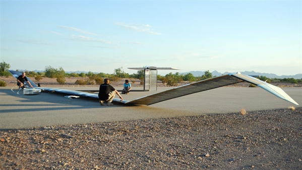 空中客车公司的“西风7”无人机依靠锂—硫电池不间断地飞行了11天