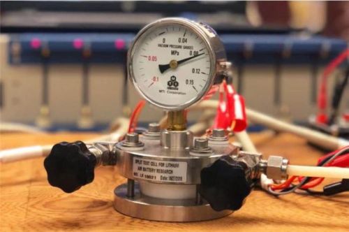 美国研发锂空气电池 或延长电动车续航里程数