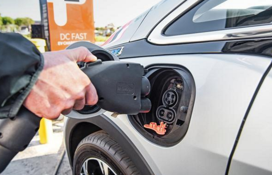 推倒地方推广第一块多米诺骨牌 海南2030年前新能源车全岛化