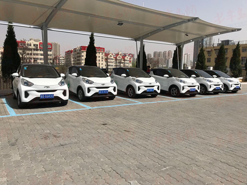 青岛首设新能源汽车专用“公共停车区” 40分钟快速充电