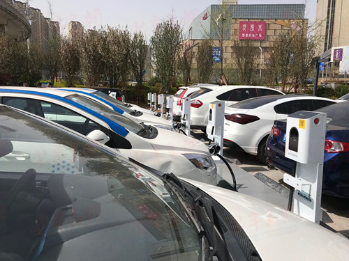 青岛首设新能源汽车专用“公共停车区” 40分钟快速充电