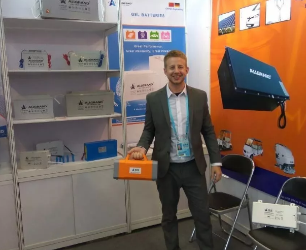 携带新产品参会