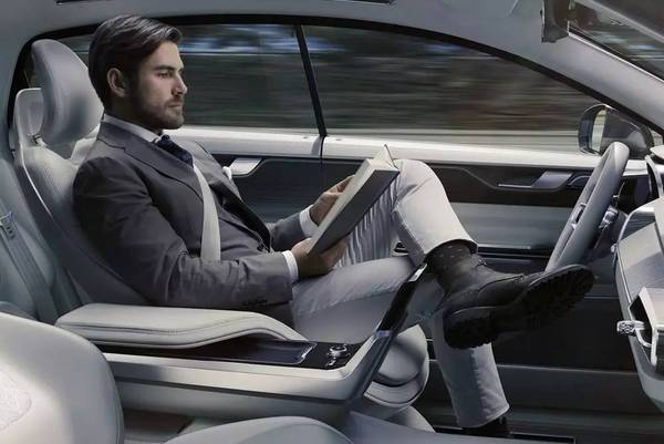 平台选择与车企结合 无人驾驶汽车正在大批驶来