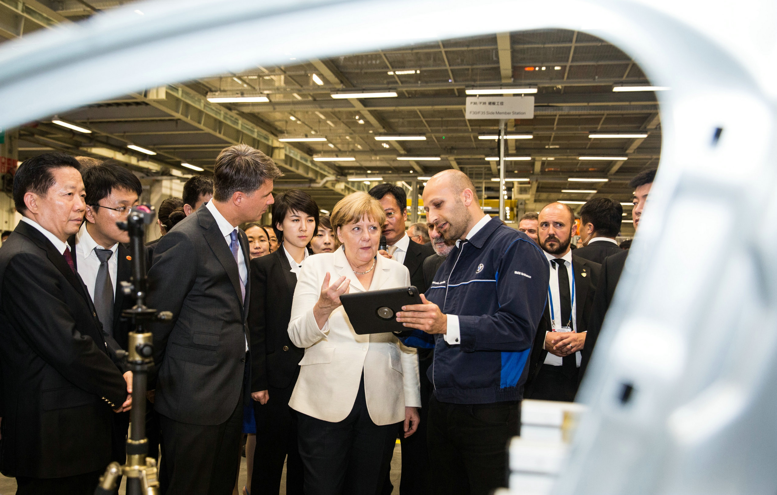 德国总理默克尔参观华晨宝马铁西工厂