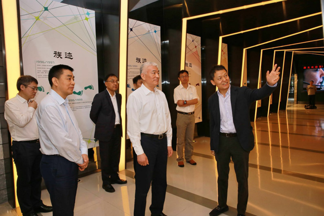 科技部部长王志刚到大族激光调研  高云峰董事长陪同