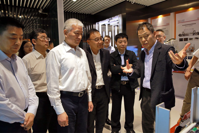 科技部部长王志刚到大族激光调研  高云峰董事长陪同