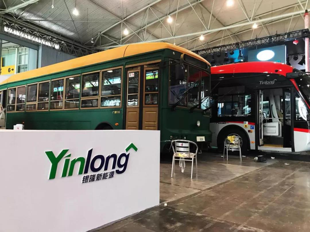 银隆18米中国红 闪耀蓉城新能源汽车展