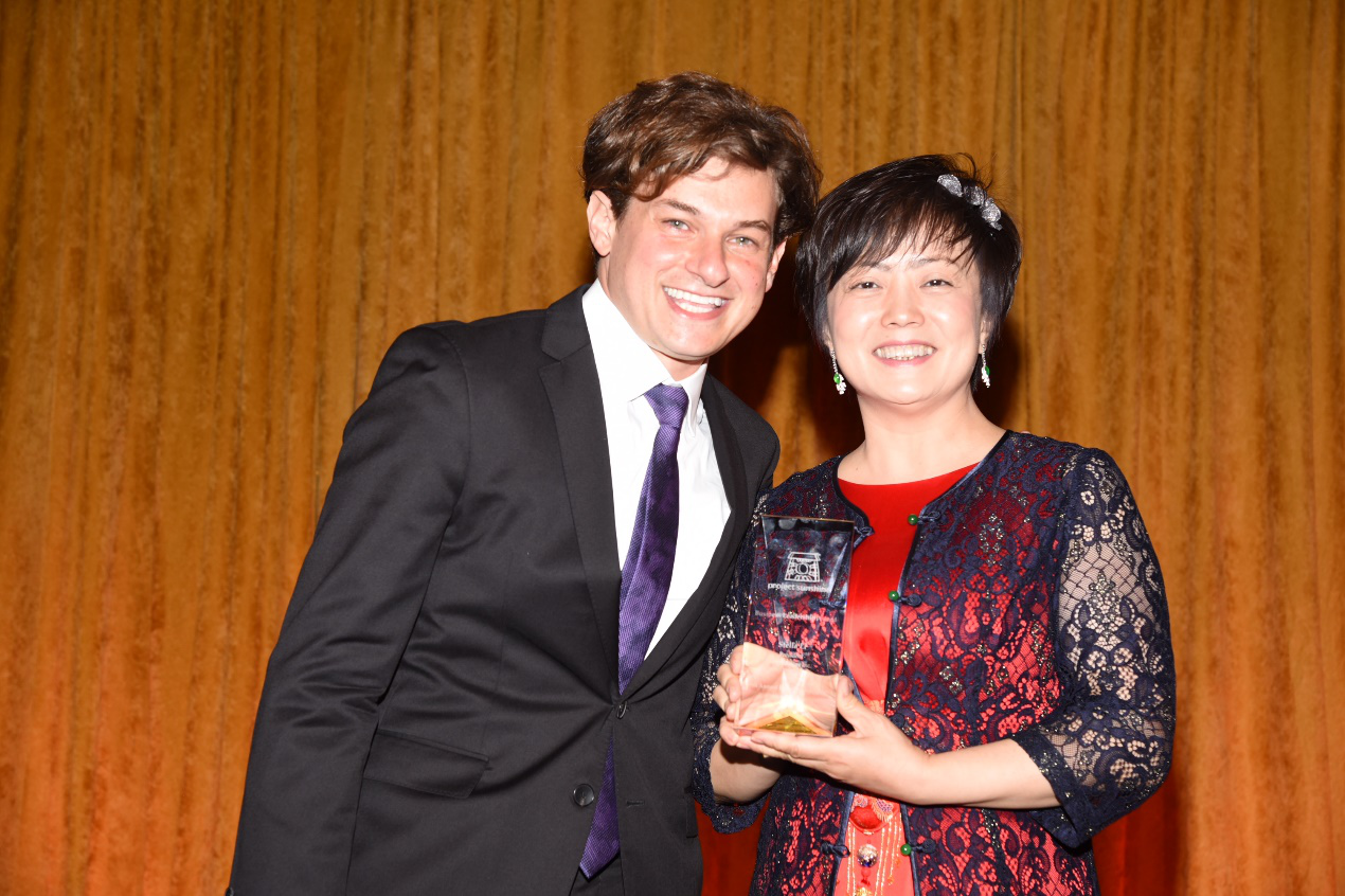 清洁能源战略广受认可 比亚迪李柯荣膺“商业领袖”奖 清洁能源战略广受认可 比亚迪李柯荣膺“商业领袖”奖