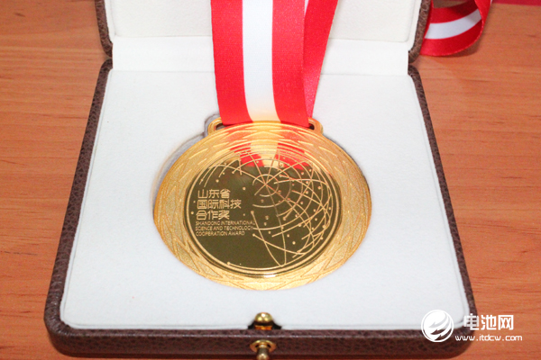 奥冠集团首席专家默茨荣获“山东省国际科学技术合作奖”