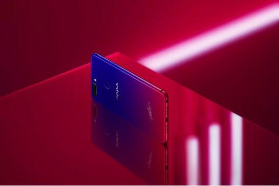 渐变色红利效应凸显 理性差异化成智能手机决胜点？