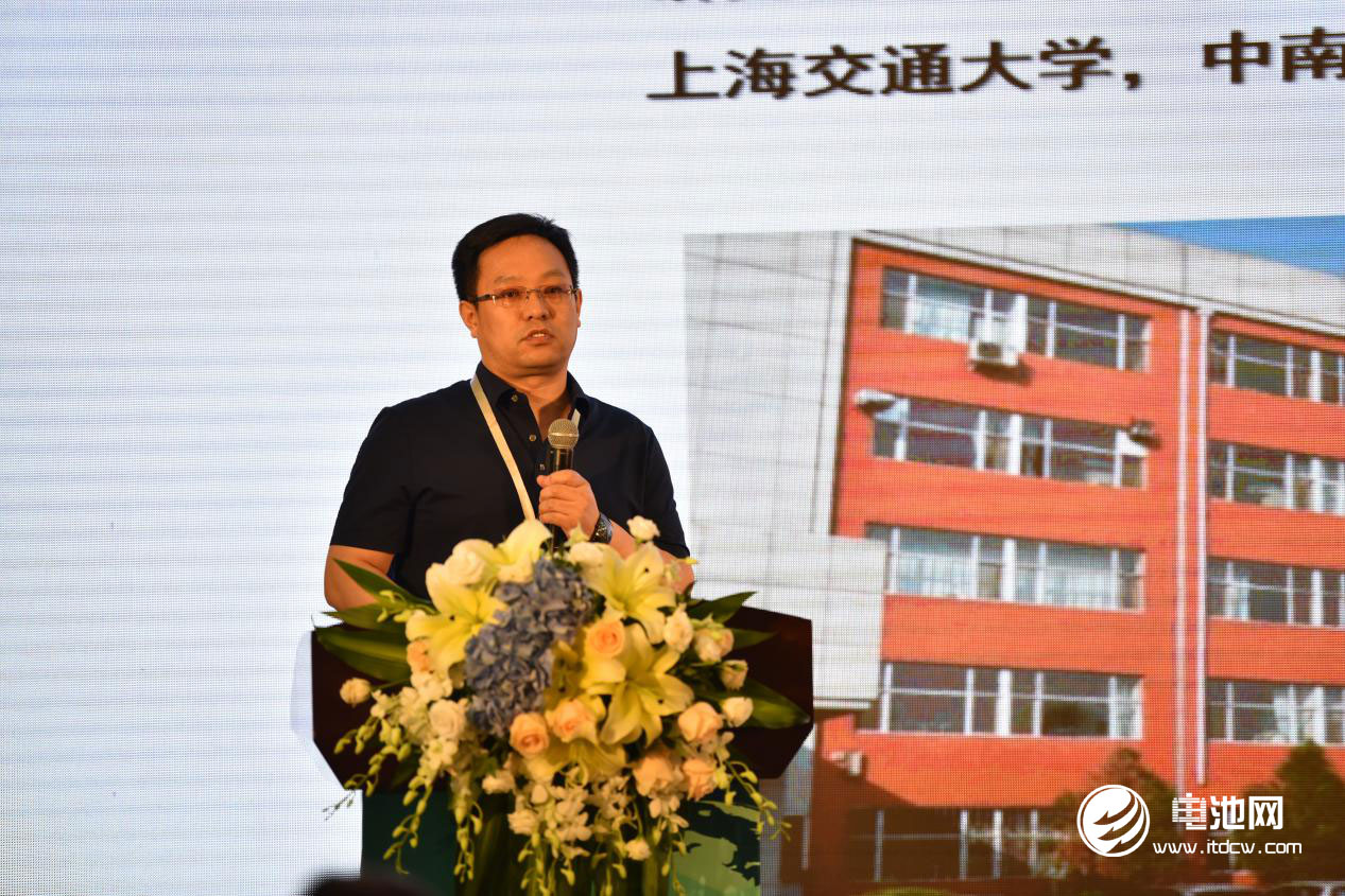 辽源鸿图研究院院长谢海明发表演讲