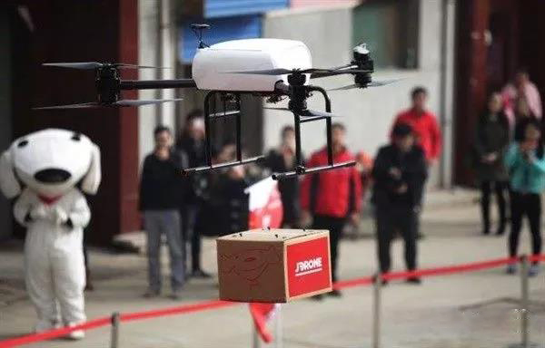 刘强东看好无人仓无人机大规模使用 物流成本可降到5%