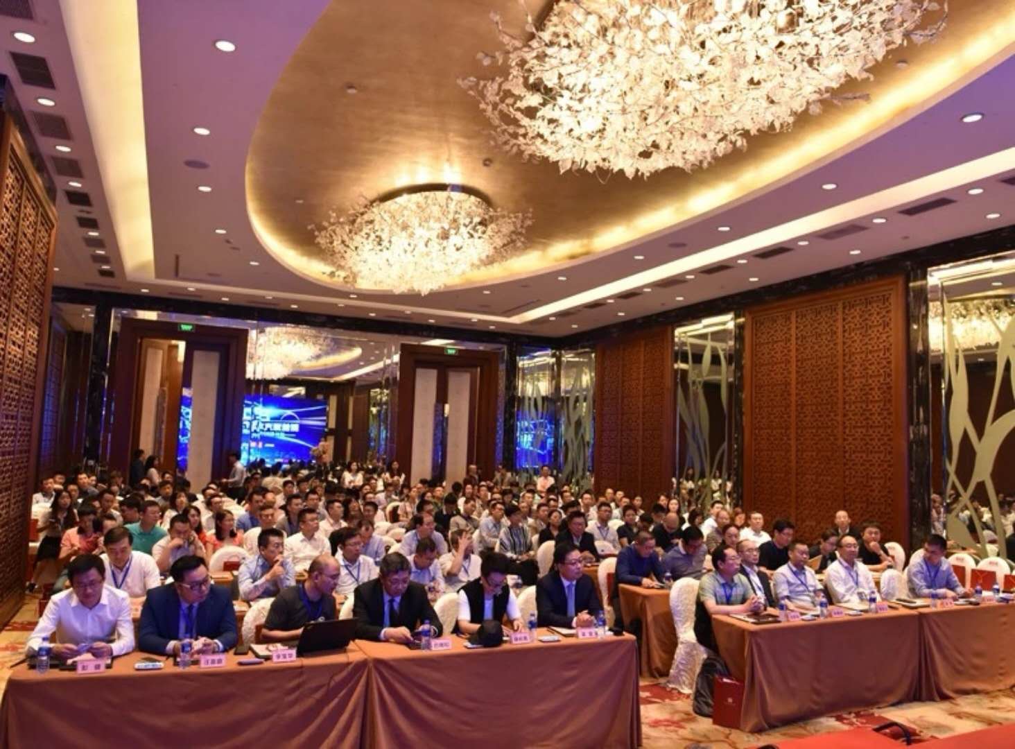 中国银行业协会首席经济学家巴曙松发表演讲