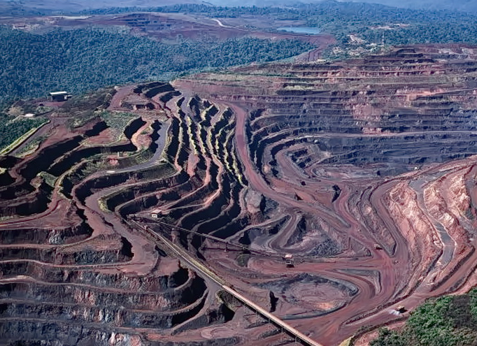 淡水河谷一座矿