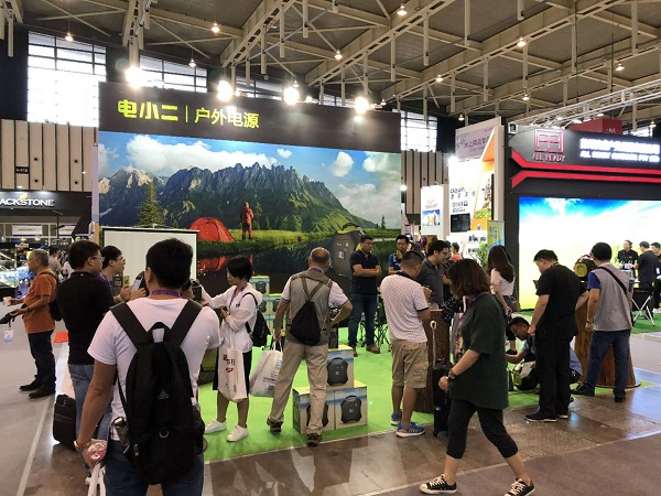 电小二亮相2018亚洲户外展 展示最新户外电源系列产品