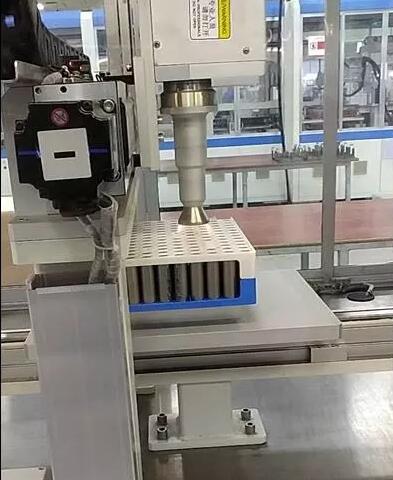 极柱端面清洗.jpg 极柱端面清洗.jpg