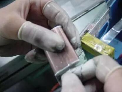 贴上胶纸.jpg 贴上胶纸.jpg