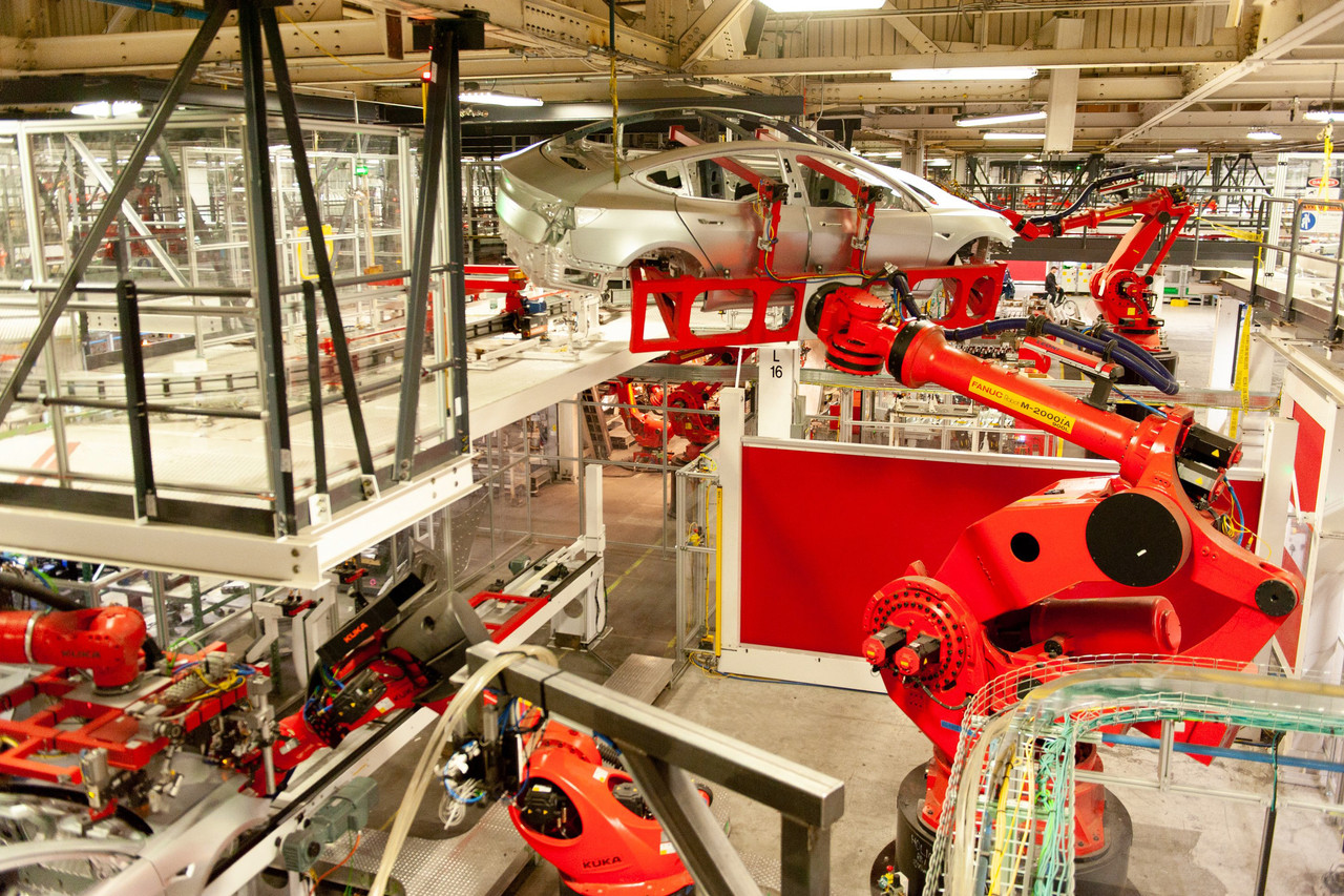 Model 3装配线上的组装机器人