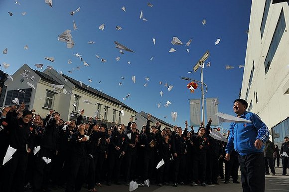 昔日光伏巨头英利困局难解  苗连生退而不休