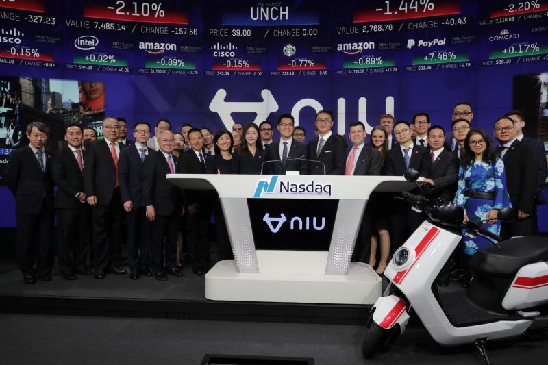 成立四年的小牛电动成功赴美IPO 创始人李一男亲赴敲钟现场 成立四年的小牛电动成功赴美IPO 创始人李一男亲赴敲钟现场