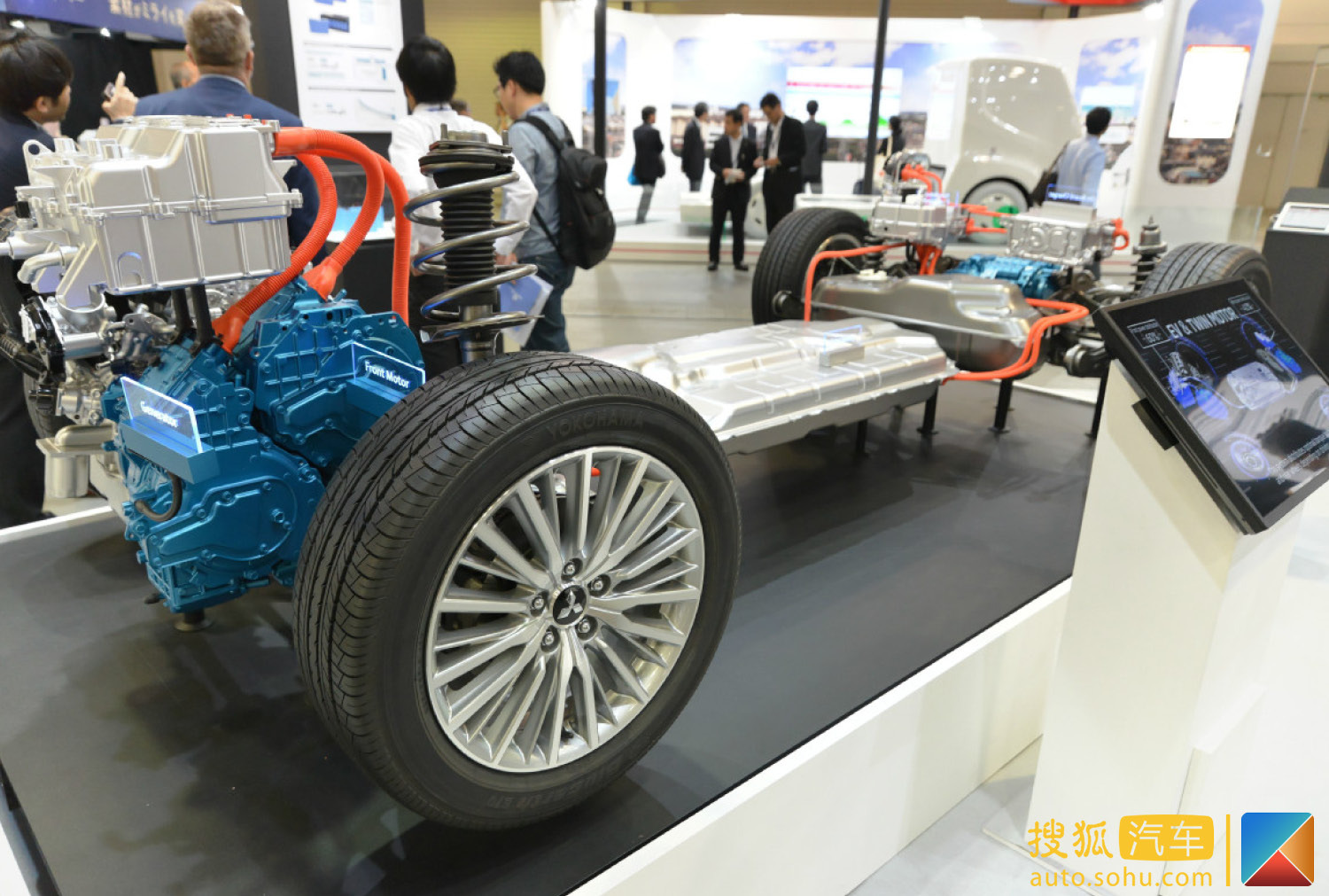 三菱汽车公司近日首次展示了其2019款欧蓝德 PHEV所使用的电池