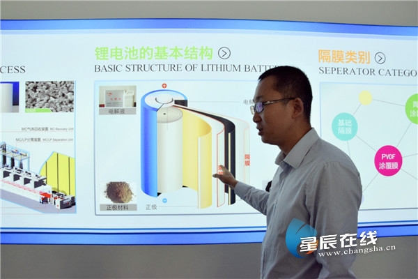 （锂电池的基本结构图。以上图均由 星辰全媒体记者 柳佳路/摄。）